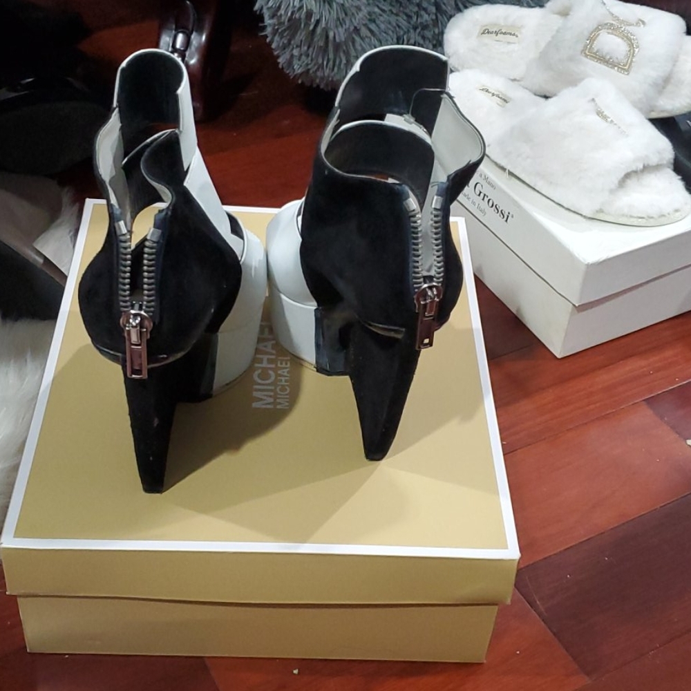 Shoes - Picture 3 of 4
